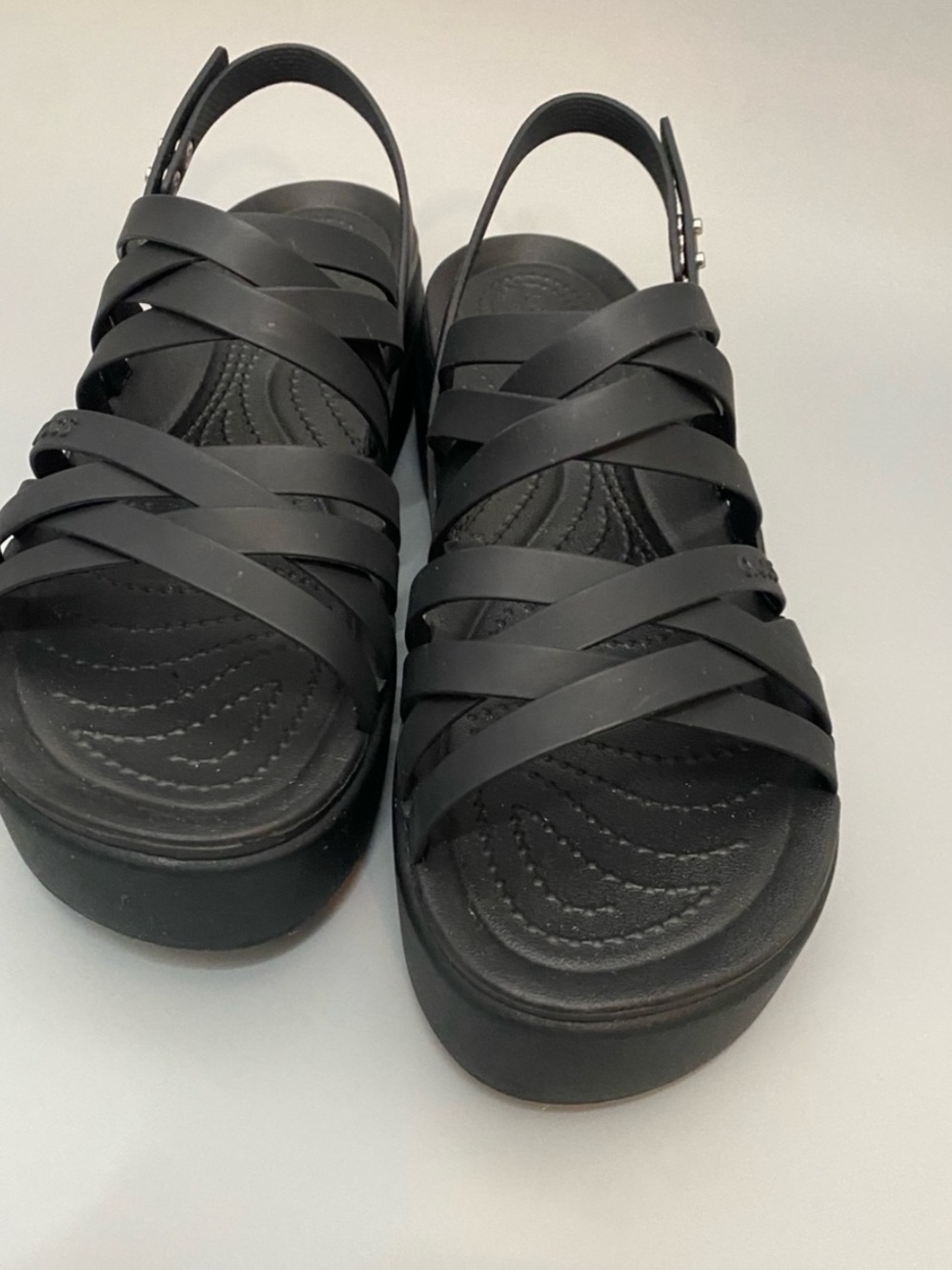 Crocs Brooklyn Black Strappy Low Platform Sandals. Size 8 - Picture 6 of 13